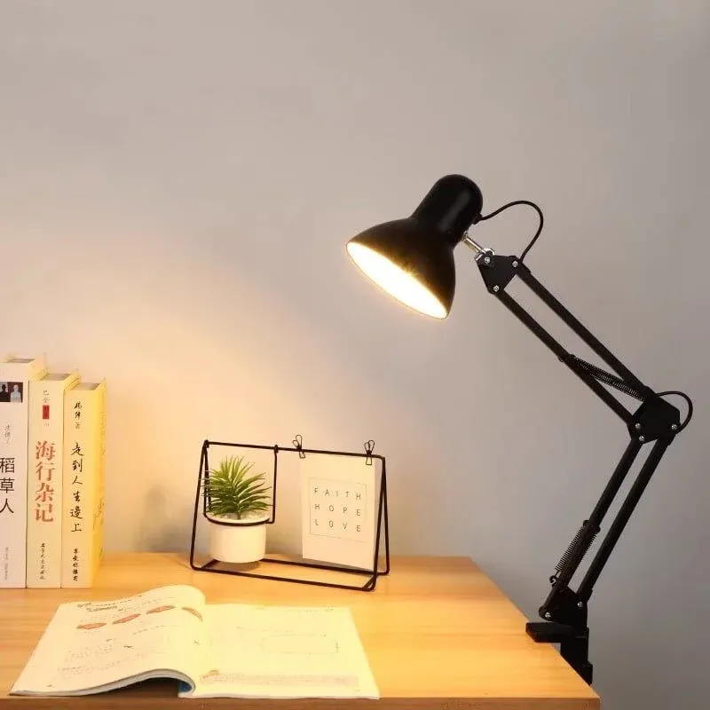 Tầm quan trọng của đèn để bàn làm việc trong không gian làm việc và sức khỏe mắt